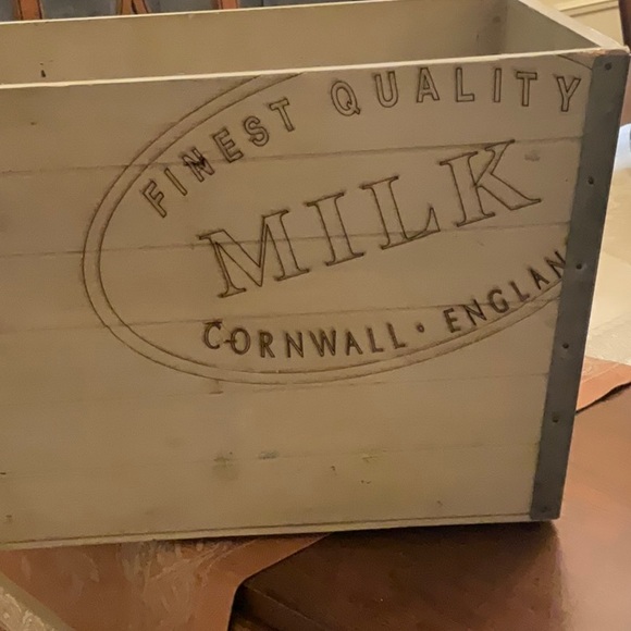 Awesome paint washed storage box. As new, mint condition and great look! - Picture 6 of 7